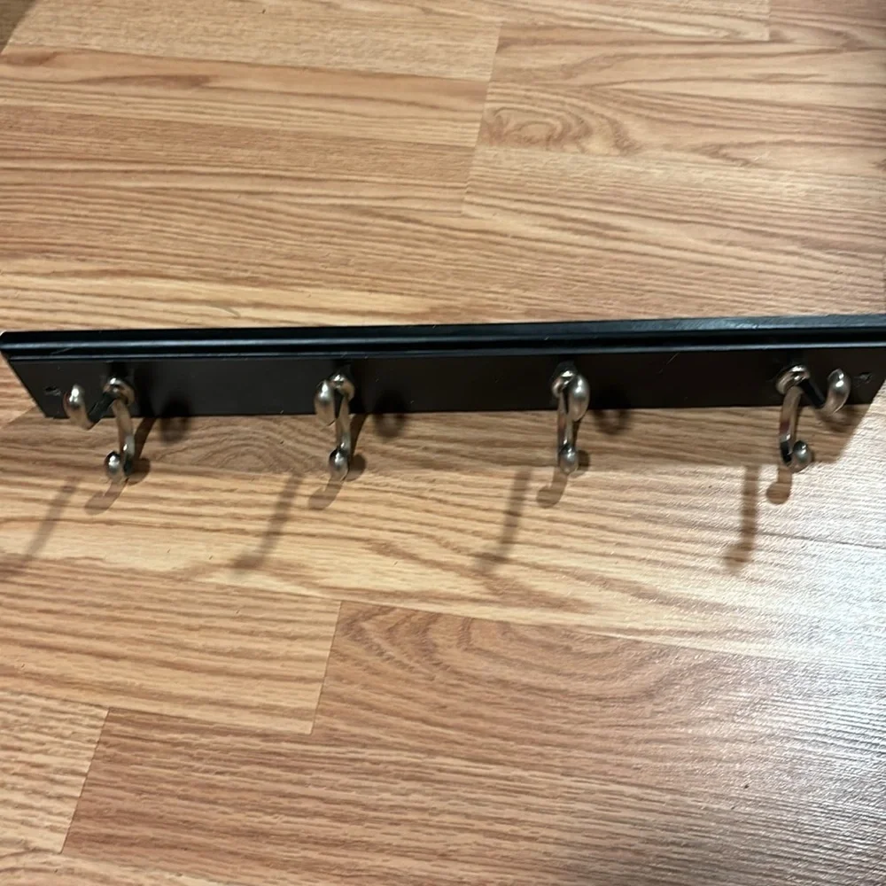 4 hooked wall coat, keys or purse rack- black and silver. Sturdy